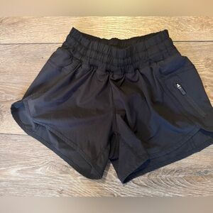Lululemon Black Low Waist Lined Shorts Size 4 EUC